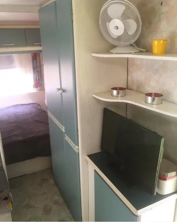 Caravane chez Philippe &Myriam climatisée &Jacuzzi&piscine Camping
